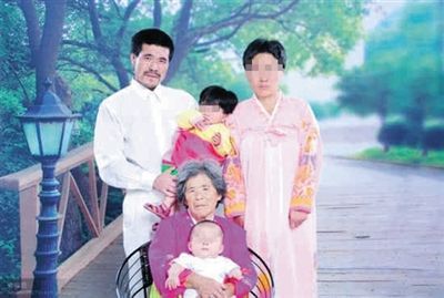 徐純合與家人合影。徐純合微博截圖