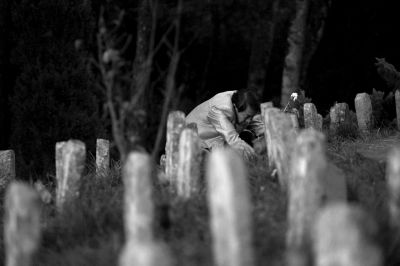 11月5日，祭奠者在騰沖遠(yuǎn)征軍國殤墓園獻(xiàn)花。京華時(shí)報(bào)記者 潘之望 攝