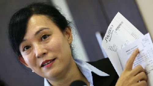 翁靜晶11月16日召開記者會交代定慧寺賬目詳情。