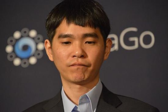 李世石賽后一臉無(wú)奈。