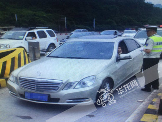 超速駕駛員被攔下。市交通執(zhí)法高速一支隊(duì)六大隊(duì)供圖