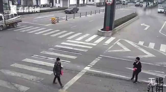 女司機(jī)開(kāi)車(chē)撞飛女孩并碾壓 曾制造8次事故3次撞人