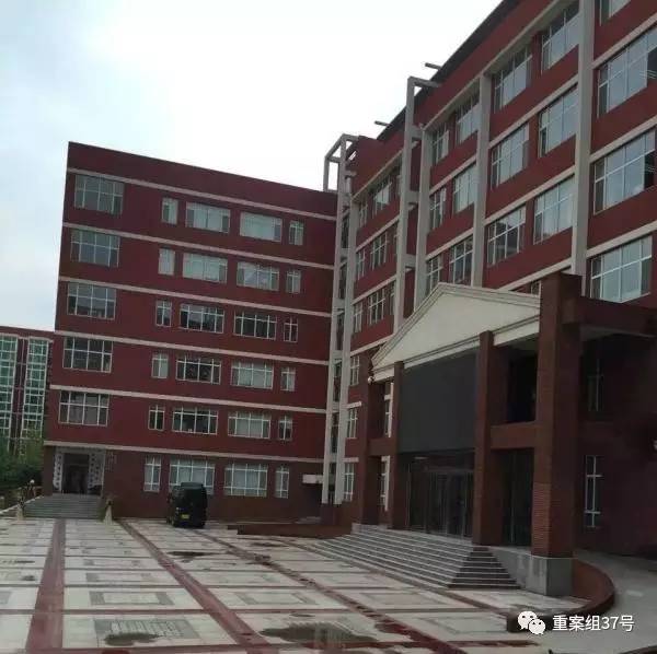 17歲高中男生教室里掐死女同學(xué)，被訴故意殺人和強奸