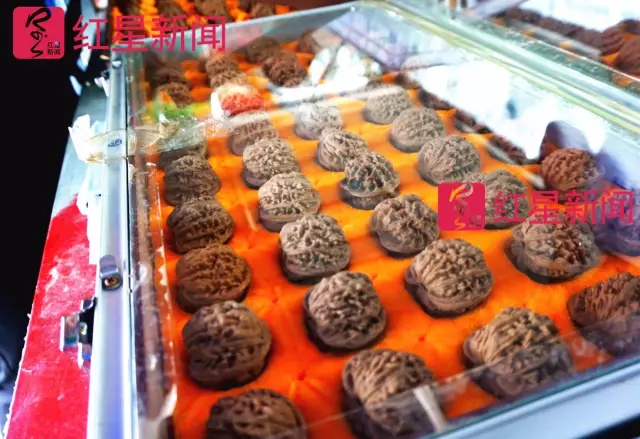 文玩核桃遇冷由幾萬一對降到5元沒人要？商戶否認