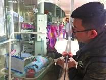 罕見(jiàn)！女子早產(chǎn)4胞胎全是女孩 最輕的僅0.7公斤