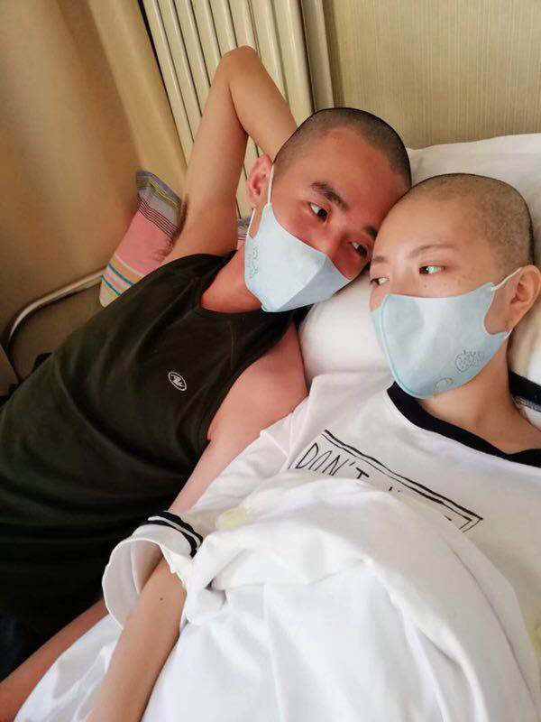 小伙病房求婚白血病女友:守護(hù)你不離不棄 小伙病房求婚白血病女友:守護(hù)你不離不棄
