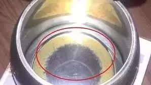 太惡心！女游客竟用酒店燒水壺煮自己的臟內(nèi)褲