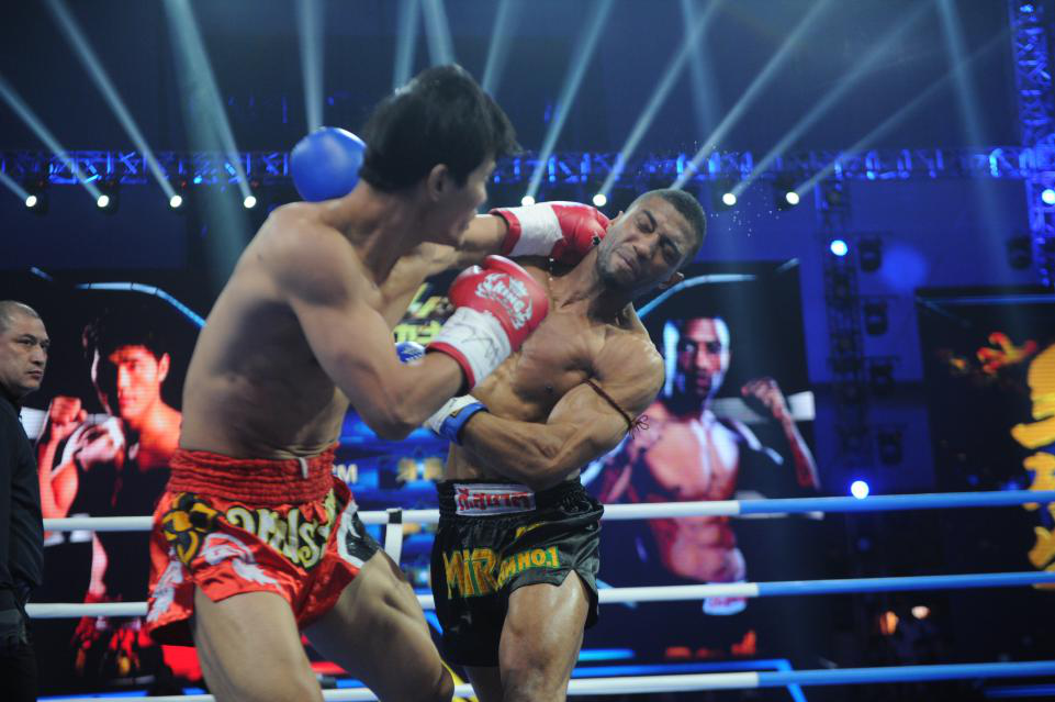 2015《武林風(fēng)》全球功夫盛典方便TKO馬庫斯 2015《武林風(fēng)》全球功夫盛典方便TKO馬庫斯