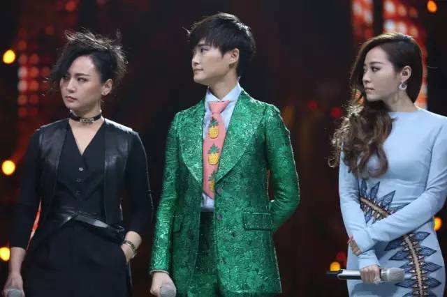 李宇春、周筆暢、張靚穎湖南臺(tái)跨年晚會(huì)同框