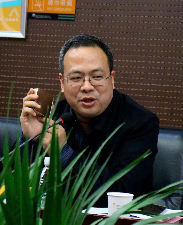 看看上面這位，就是我們1066最紅的男人——付總。