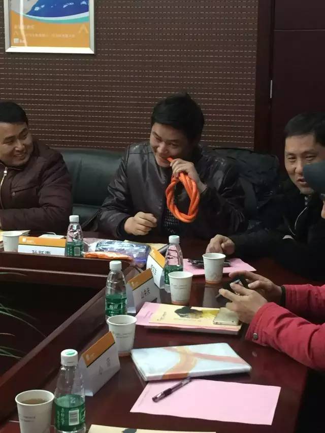 小編想問一下咬膠管的孫老師，優(yōu)質膠管的口感如何呢？