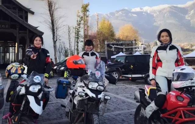 中間是菲菲？