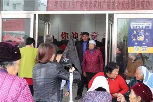 現(xiàn)場(chǎng)真是的人山人海，只能用太火爆三個(gè)字形容了！