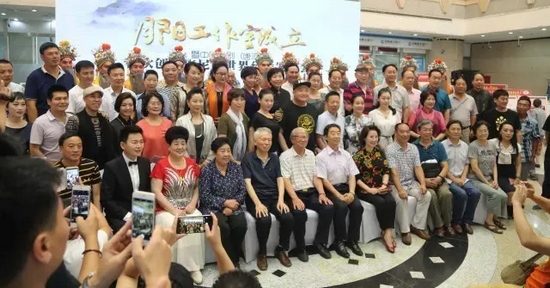 諸多藝術家和社會各界人士以及唐派弟子、戲迷到場祝賀