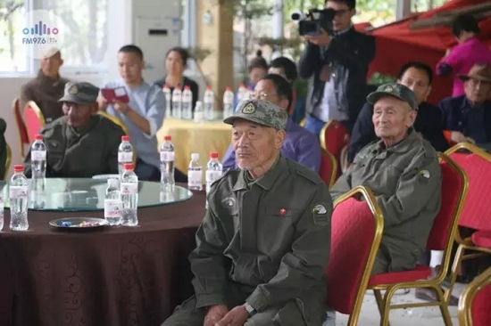 臺上展風(fēng)采，臺下笑開懷