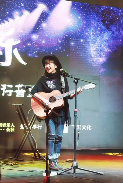 015號 閆雪瑞《雪瑞和亞楠》 015號 閆雪瑞《雪瑞和亞楠》