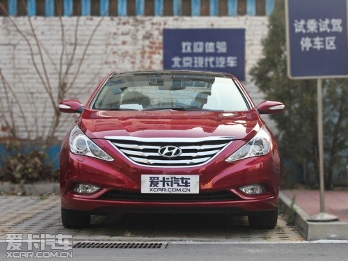 北京現(xiàn)代2011款索納塔八 北京現(xiàn)代2011款索納塔八