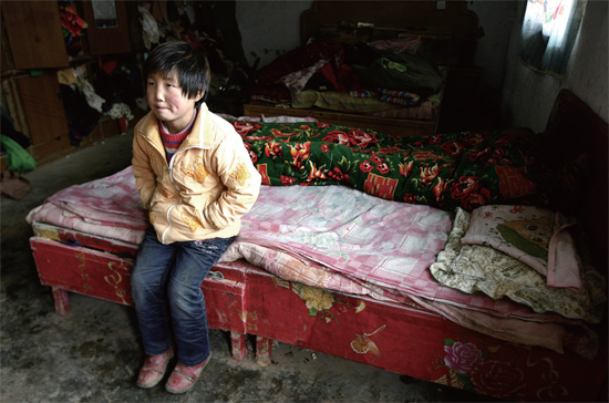 胡天格的家除了床鋪，再也看不到其他物件