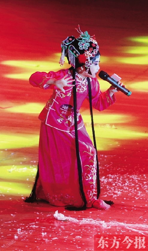 11月16日，《非常6+1》河南區(qū)總決賽現(xiàn)場，入圍選手們上演了一場精彩的比賽