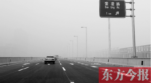 昨天上午，東方今報(bào)記者跟隨鄭州市交巡警部門(mén)，提前探路已具備通車(chē)條件的鄭州市三環(huán)快速路