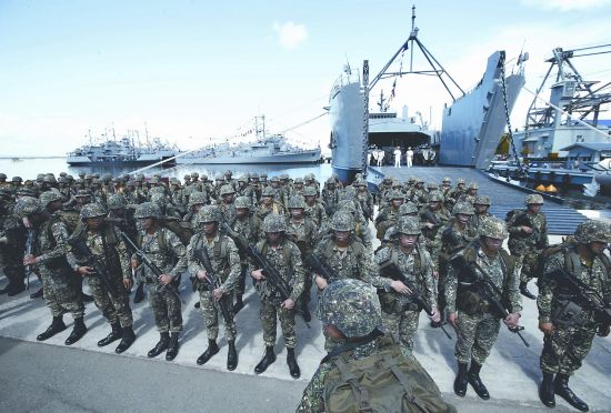 菲在南海緊盯中國(guó)艦船被曝仁愛礁駐軍不足12人