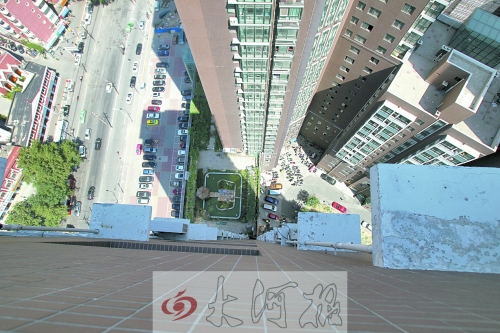 空中花園有水池有假山，還養(yǎng)有鴿子