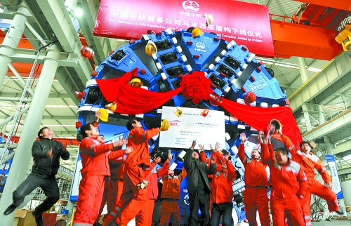 1月3日，由中鐵裝備公司設(shè)計制造的2臺中國中鐵盾構(gòu)在鄭州正式下線