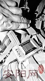 安陽男子打開車門盜竊 剛好被車主逮個(gè)正著 安陽男子打開車門盜竊 剛好被車主逮個(gè)正著