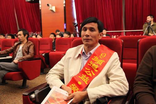 河南平頂山魯山縣電視臺(tái)的記者張朝岑受聘9頻道公益·愛心形象大使。