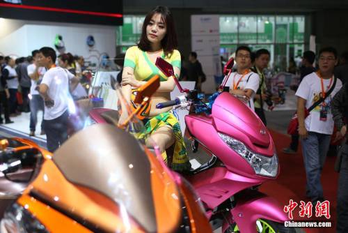 模特搶眼江蘇國際自行車電動車交易會
