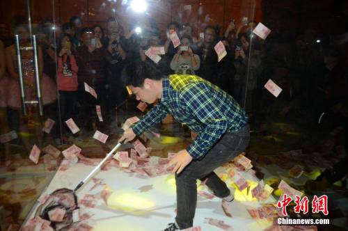 上海一企業(yè)年會 員工限時撈百元大鈔 上海一企業(yè)年會 員工限時撈百元大鈔