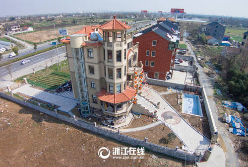 史上最壕農(nóng)居房:游泳池+觀光電梯 史上最壕農(nóng)居房:游泳池+觀光電梯