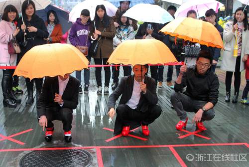 猛男穿高跟鞋賽跑 千姿百態(tài) 猛男穿高跟鞋賽跑 千姿百態(tài)