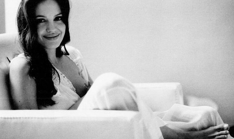 性感女星為孩子“袒胸露乳” 性感女星為孩子“袒胸露乳”