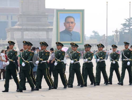 孫中山巨幅畫像亮相天安門廣場(chǎng)