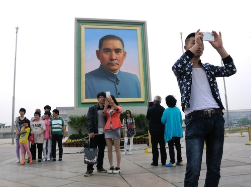 孫中山巨幅畫像亮相天安門廣場(chǎng)