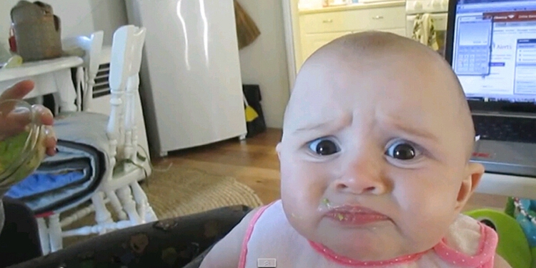 外國(guó)寶寶初嘗鱷梨表情萌翻網(wǎng)友 外國(guó)寶寶初嘗鱷梨表情萌翻網(wǎng)友