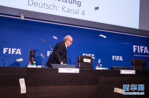 布拉特發(fā)布會遭美元砸臉 布拉特發(fā)布會遭美元砸臉