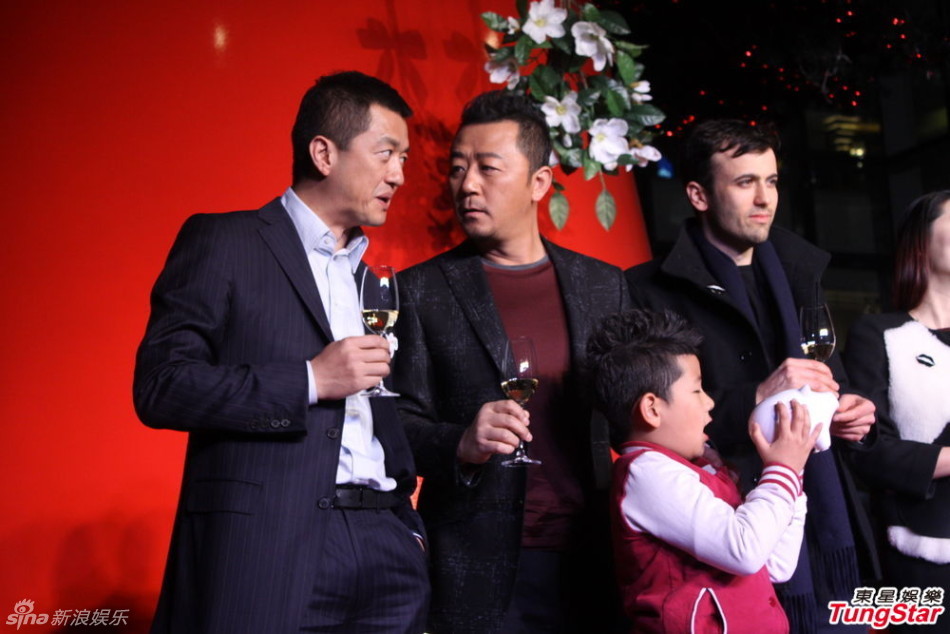 李亞鵬、郭濤父子相活動(dòng)