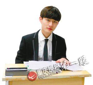 穿上正裝的女生更優(yōu)雅成熟了；男生常常被女生夸獎(jiǎng)長(zhǎng)得帥。