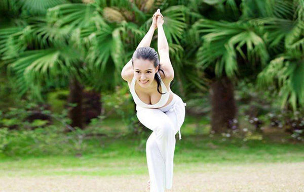 圖為瑜伽教母性感寫真。