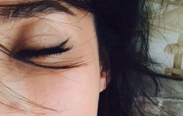 蔣勤勤吊帶美照。