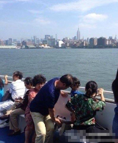 曝潘粵明董潔已復(fù)合搬回昔日愛(ài)巢共度中秋 曝潘粵明董潔已復(fù)合搬回昔日愛(ài)巢共度中秋