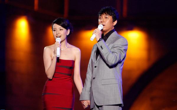 曝潘粵明董潔已復(fù)合搬回昔日愛(ài)巢共度中秋 曝潘粵明董潔已復(fù)合搬回昔日愛(ài)巢共度中秋