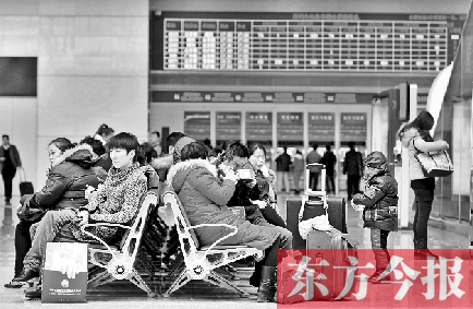 昨日，受天氣影響，多趟途經(jīng)和到達鄭州的高鐵晚點