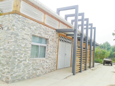 嵩山南路與南三環(huán)交叉口附近的公廁也鎖著門 嵩山南路與南三環(huán)交叉口附近的公廁也鎖著門