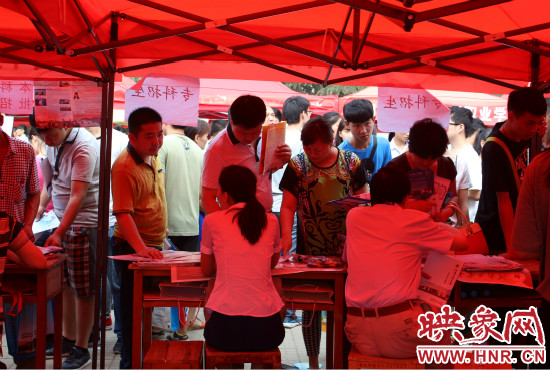 家長們最關心的還是畢業(yè)以后孩子的就業(yè)情況。