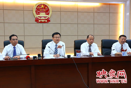 專題詢問會結(jié)束后，省人大組織召開記者提問會。