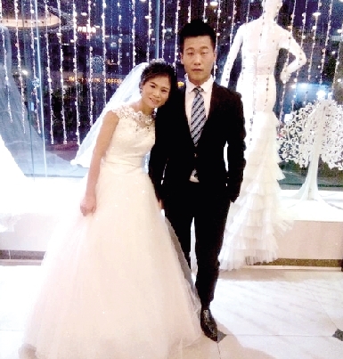 馮彥生與黃中秋的婚紗照 受訪(fǎng)者供圖