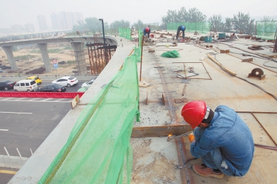 南三環(huán)京廣快速路全互通式立交目前主體已基本完工 南三環(huán)京廣快速路全互通式立交目前主體已基本完工